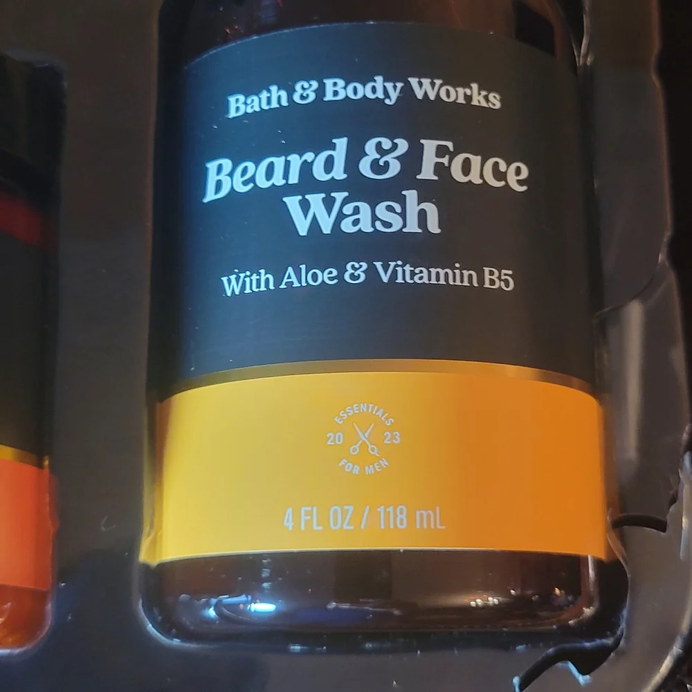 Men's Bath & Body Works 4 Piece Beard Kit With Travel Bag